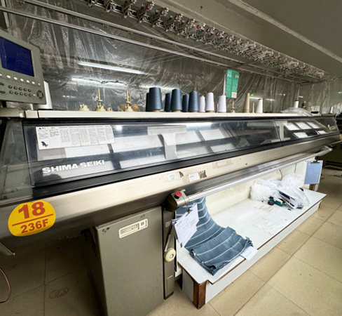 Jacquard flat knitting machine